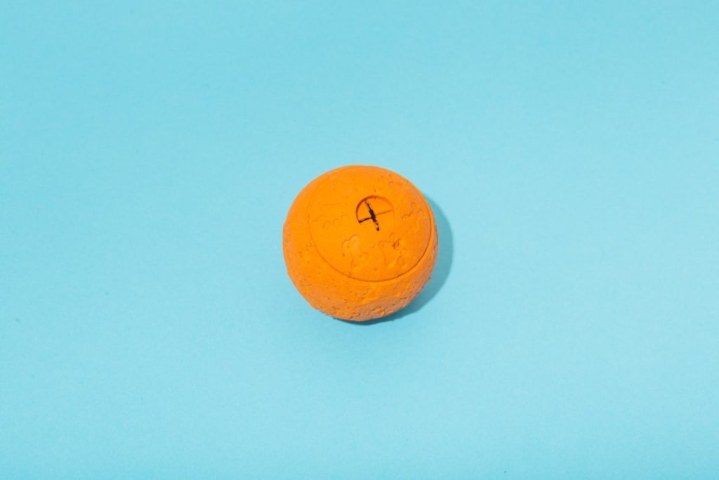 round-orange-plastic-container-vqy7axjwsie